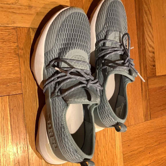 Like new, Sorel Kinetic Impact size 9 sneakers - Picture 2 of 6